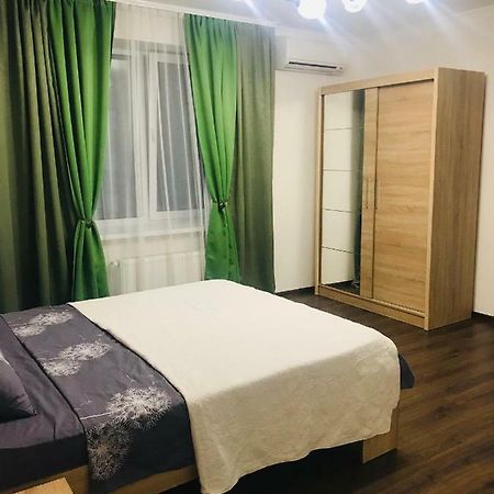 Naberezhna 10, Central Lutsk Apartman Kültér fotó