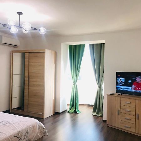 Naberezhna 10, Central Lutsk Apartman Kültér fotó