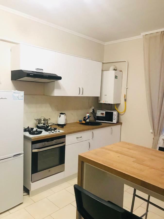 Naberezhna 10, Central Lutsk Apartman Kültér fotó