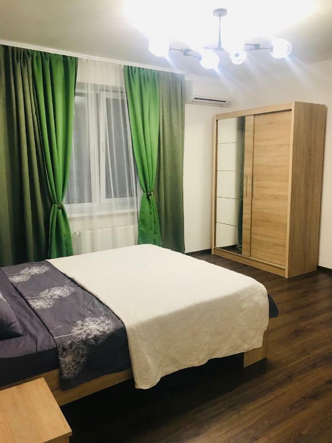 Naberezhna 10, Central Lutsk Apartman Kültér fotó