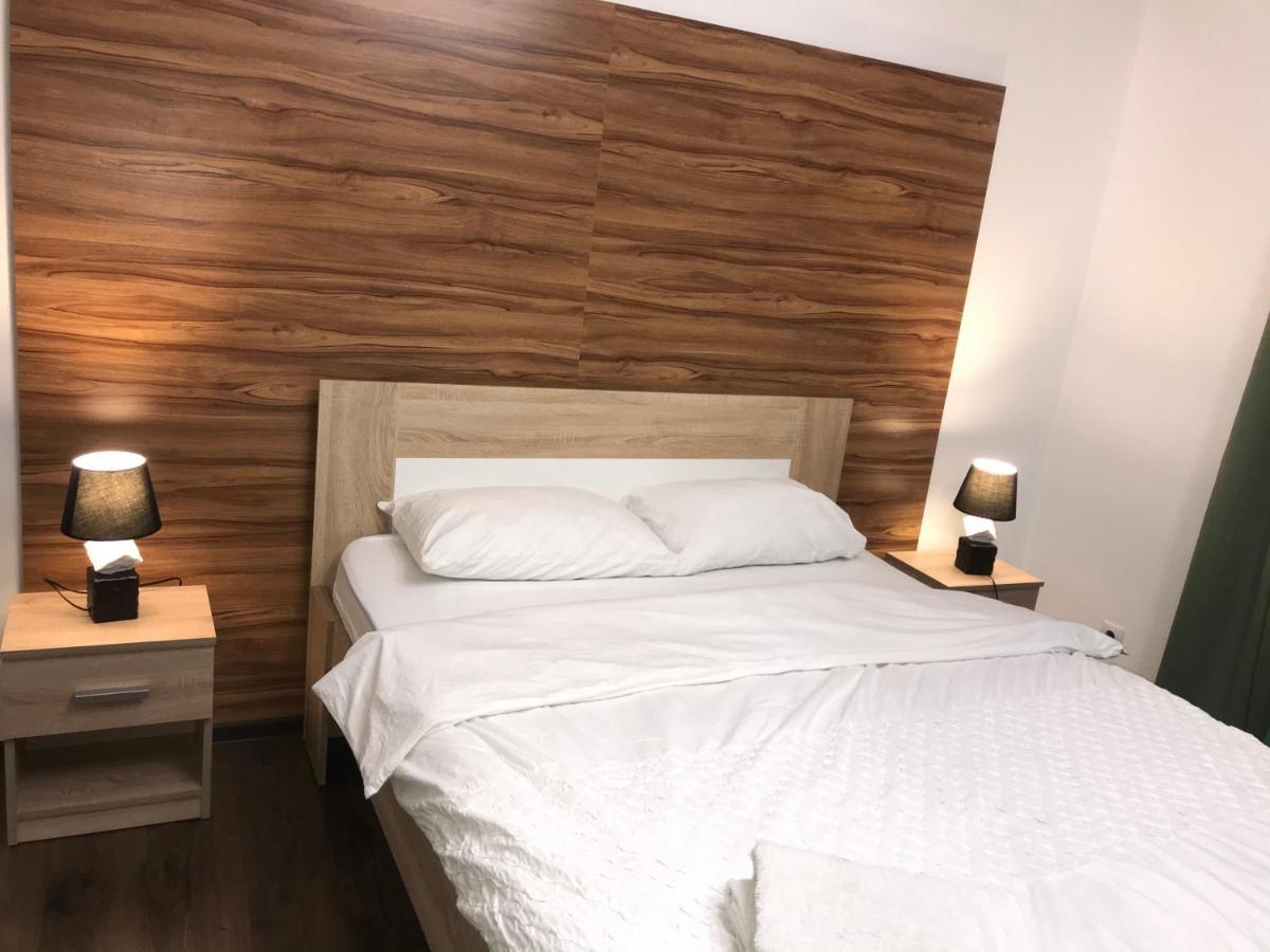 Naberezhna 10, Central Lutsk Apartman Kültér fotó